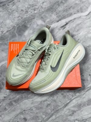 Nike Vomero Plus Jade Horizon/Black Spruce-Sail