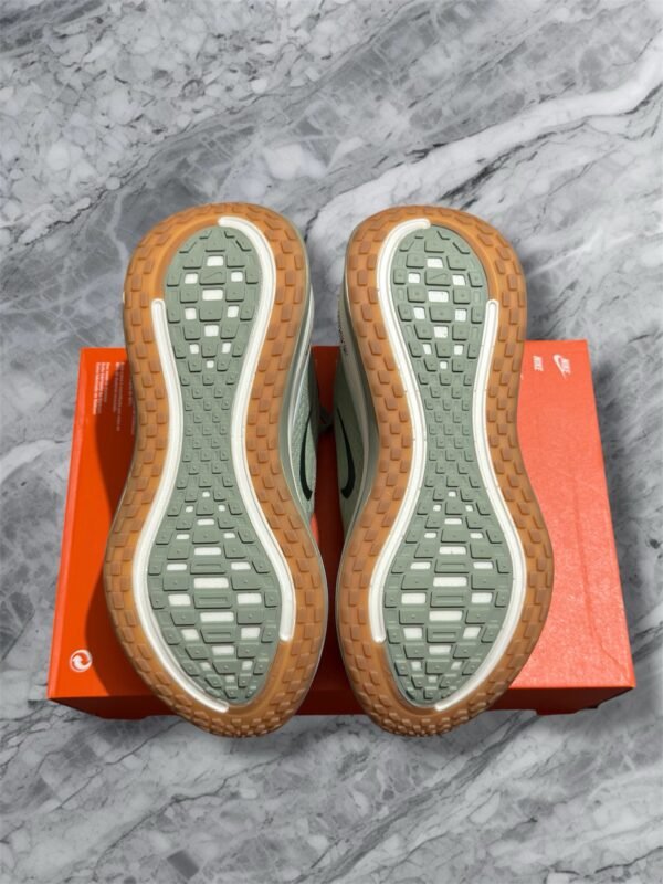 Nike Vomero Plus Jade Horizon/Black Spruce-Sail
