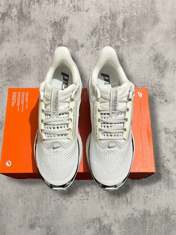 Nike Women’s Pegasus Premium SE