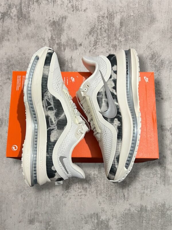 Nike Women’s Pegasus Premium SE